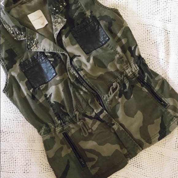 Sound & Matter Camo Army Green Vest 💚 - Picture 2 of 3
